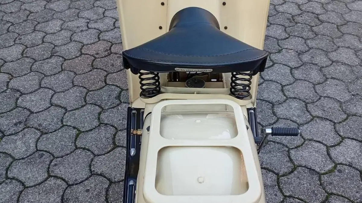 Moto Guzzi   (9)