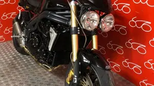 Triumph Speed Triple 1050 (2005 - 11)  (2)