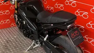 Triumph Speed Triple 1050 (2005 - 11)  (4)