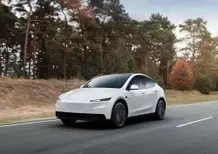 Tesla Model Y Standard: sotto i 40.000€ e consuma meno di tutte. Cosa ha sacrificato? (VIDEO)