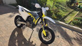 Husqvarna 701 Supermoto (2022) usata