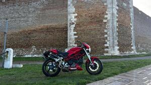 Ducati Monster S2R 1000 