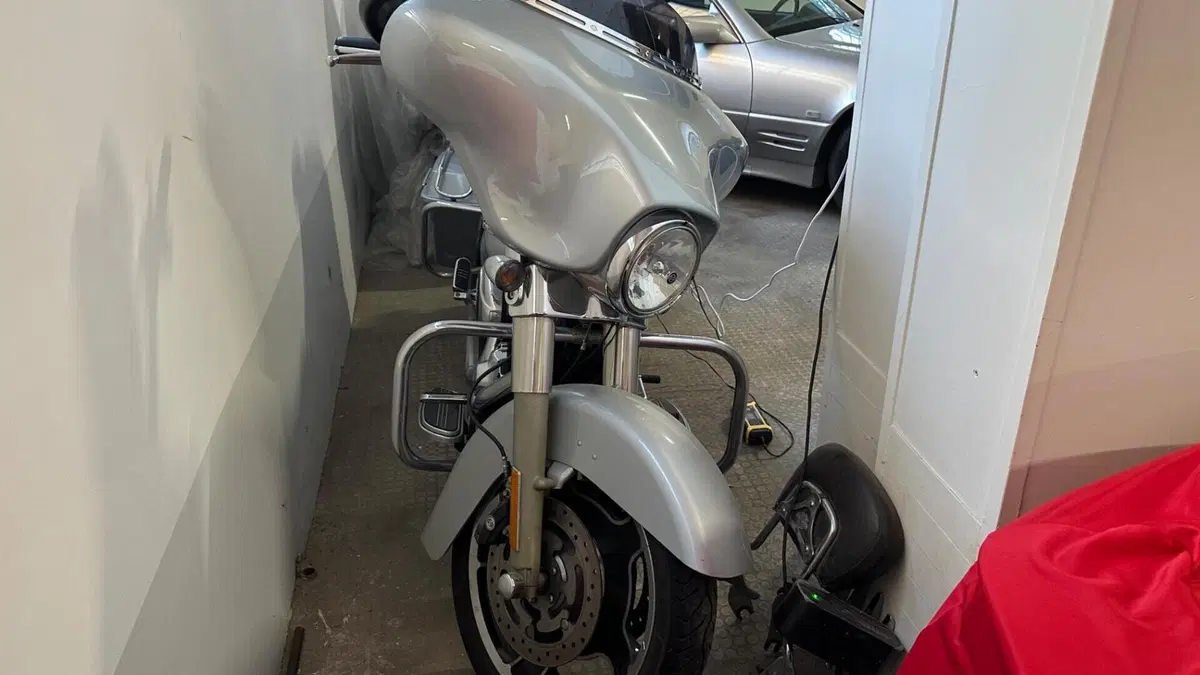Harley-Davidson 1690 Street Glide (2011 - 13) - FLHX  (4)