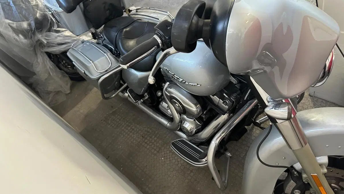 Harley-Davidson 1690 Street Glide (2011 - 13) - FLHX  (5)