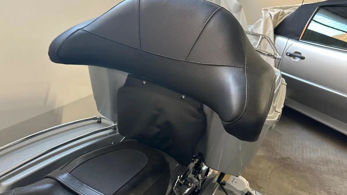 Harley-Davidson 1690 Street Glide (2011 - 13) - FLHX  (7)