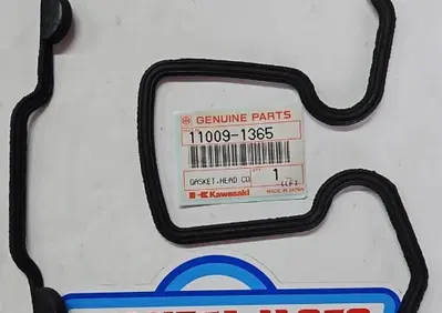 110091365 GUARNIZIONE COPERCHIO PUNTERIE KL Kawasaki - Annuncio 9893977