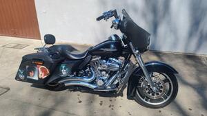 Harley-Davidson 1690 Street Glide (2011 - 13) - FLHX 