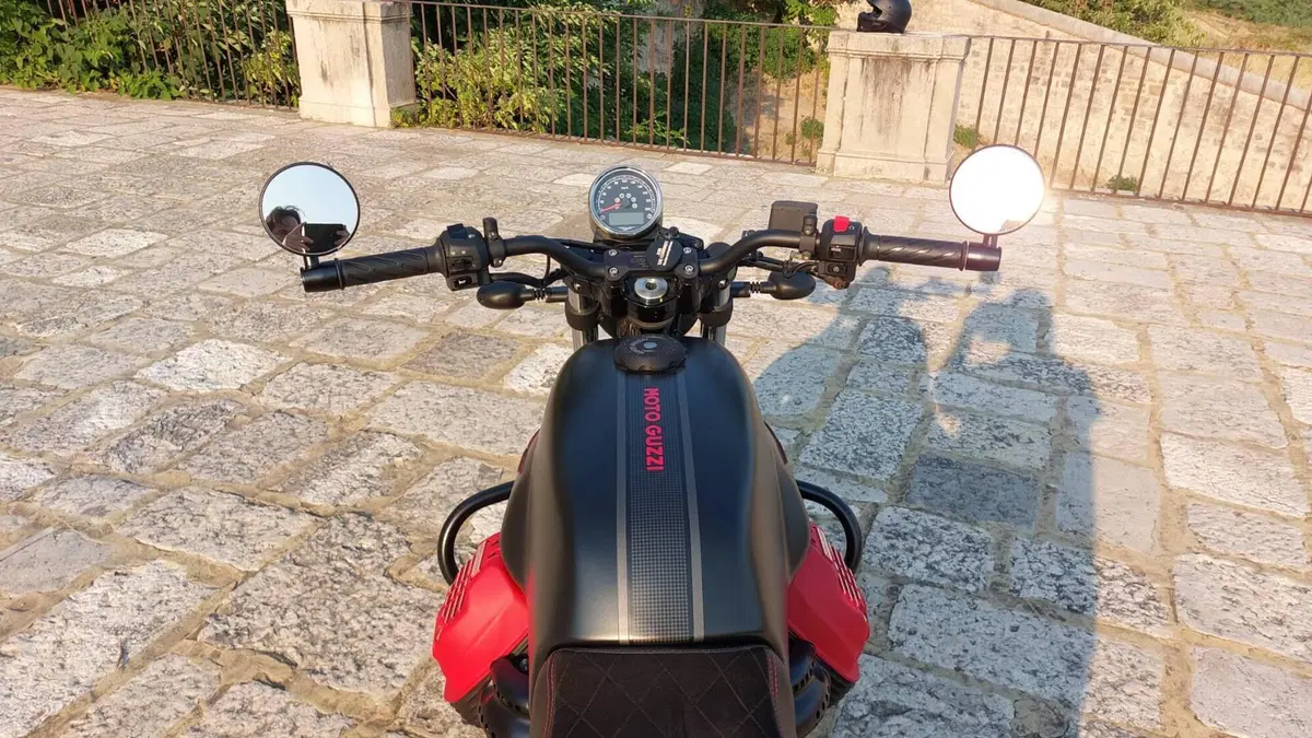Moto Guzzi V7 III Carbon (2018 - 20)  (3)