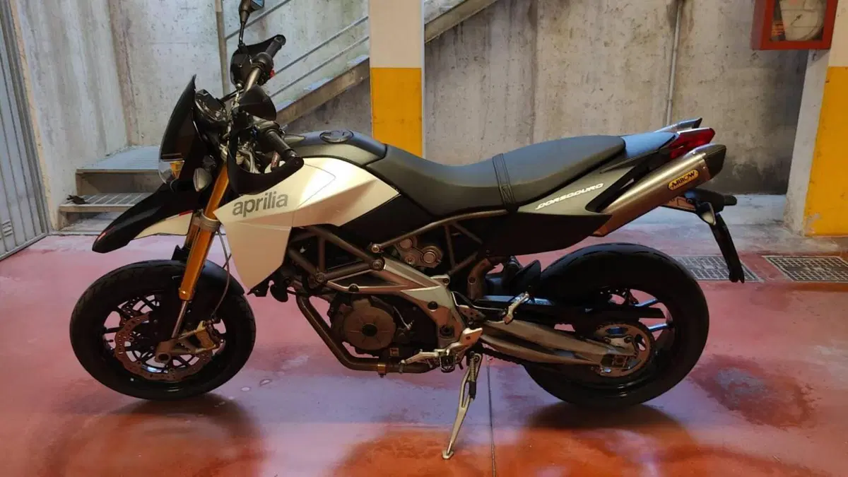 Aprilia Dorsoduro 750 (2009 - 14)  (5)