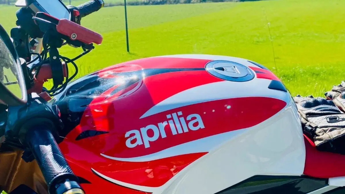 Aprilia Tuono 1000 R Factory (2006 - 11)  (3)
