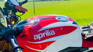 Aprilia Tuono 1000 R Factory (2006 - 11)  (3)