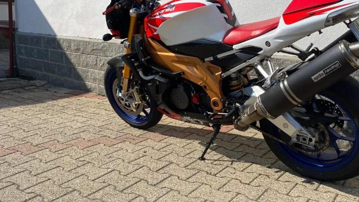 Aprilia Tuono 1000 R Factory (2006 - 11)  (4)