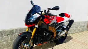 Aprilia Tuono 1000 R Factory (2006 - 11)  (5)