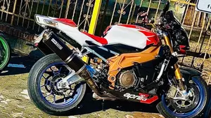 Aprilia Tuono 1000 R Factory (2006 - 11) 