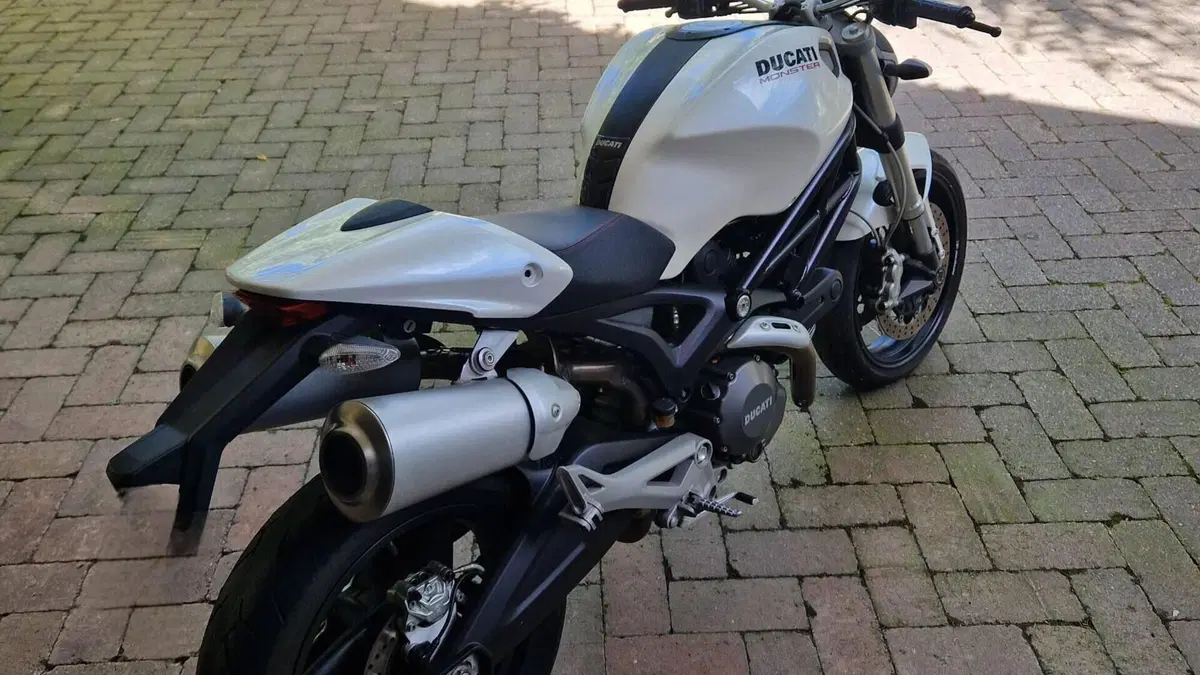 Ducati Monster 696 (2008 - 13)  (2)