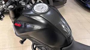 Ducati Monster 937 + (2021 - 25)  (10)
