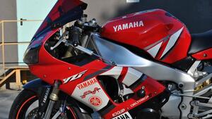 Yamaha YZF R1 (2000 - 01) 