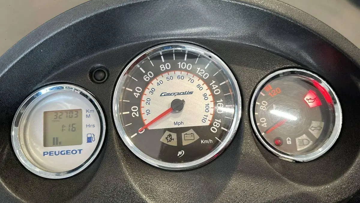 Peugeot Geopolis 400  (6)