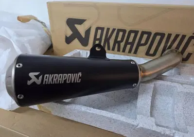 AKRAPOVIČ "SLIP-ON LINE" USATO SOLO PER ESPOSIZION Akrapovic - Annuncio 9896815