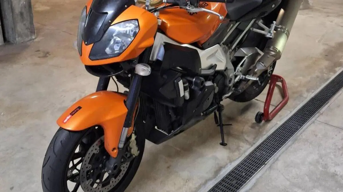 Aprilia Tuono 1000 R (2006 - 10)  (2)