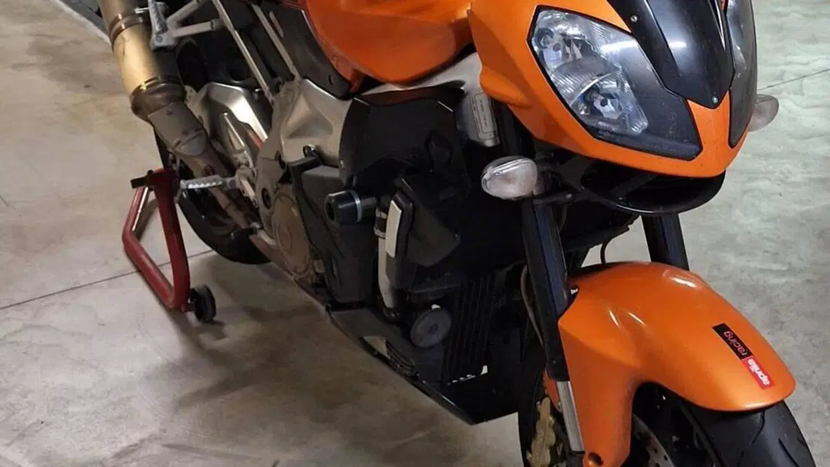 Aprilia Tuono 1000 R (2006 - 10)  (3)
