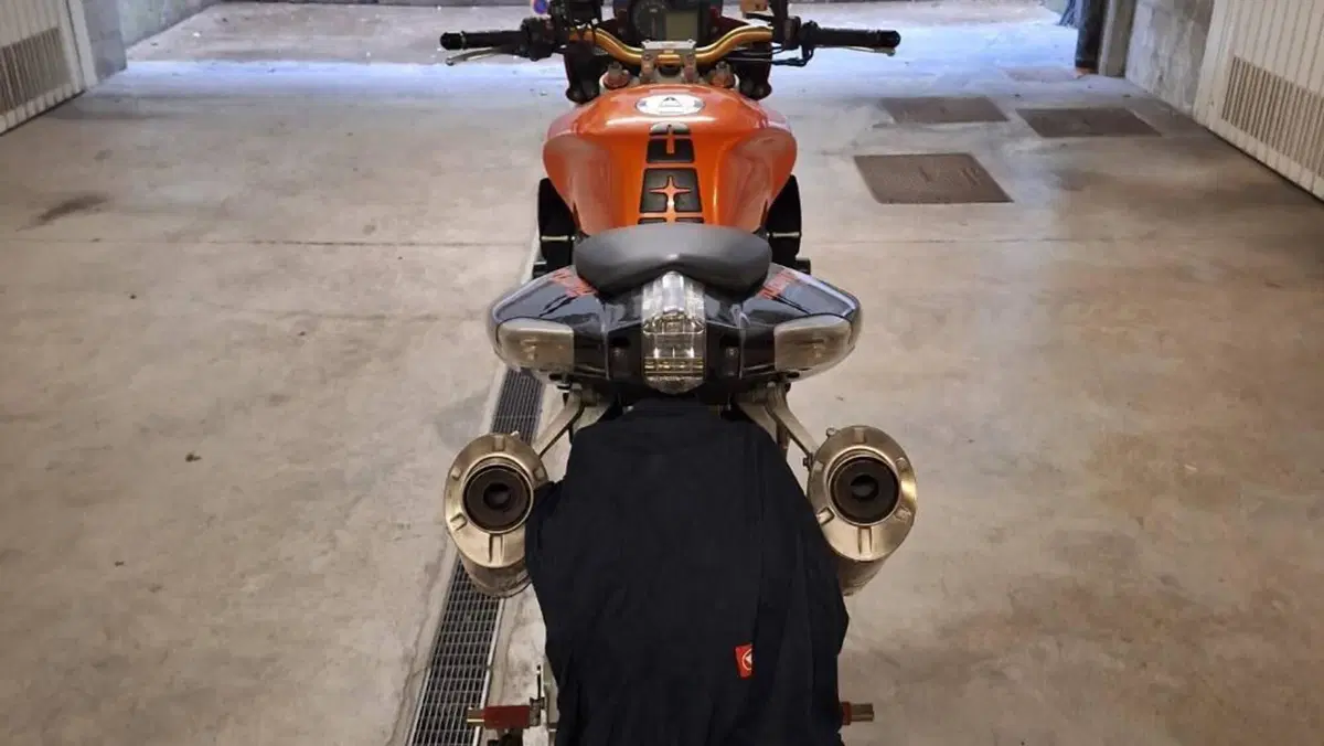 Aprilia Tuono 1000 R (2006 - 10)  (5)