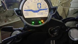 Moto Guzzi V7 Stone (2021 - 24)