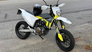 Husqvarna 701 Supermoto (2021) 