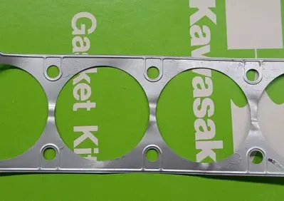 110091386 GUAERNIZIONE BASE CILINDRO ZX Kawasaki - Annuncio 9898437