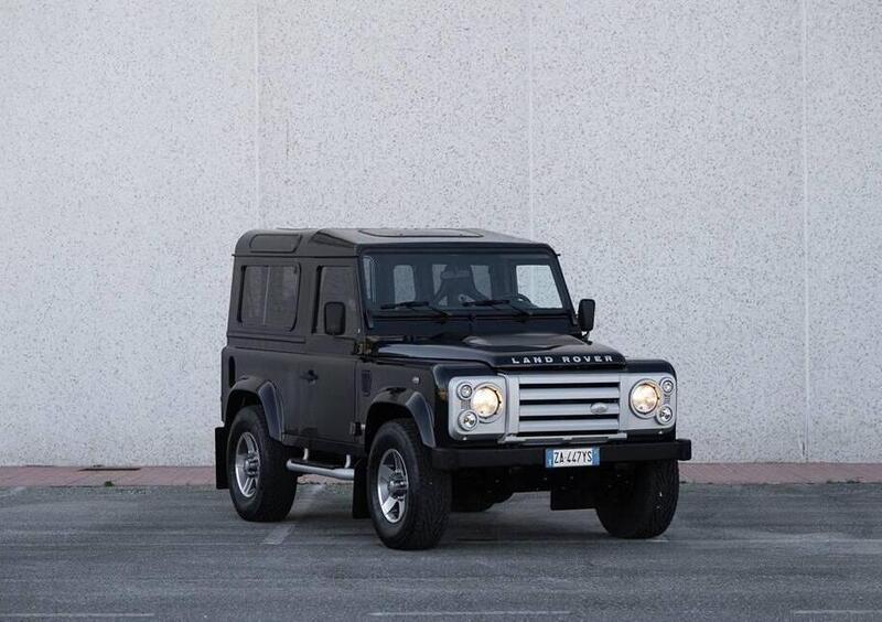 Land Rover Defender 90 2.4 TD4 Station Wagon S