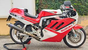 Suzuki GSX R 750 (1988 - 89) 