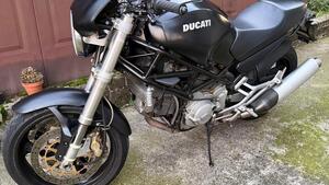 Ducati Monster 750 Dark (1999 - 02) 
