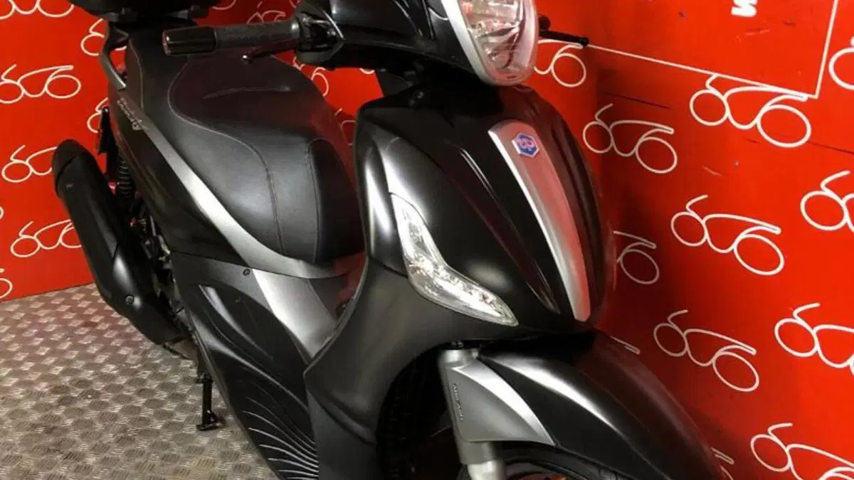Piaggio Beverly 350 SportTouring ie ABS (2011 - 17)  (2)