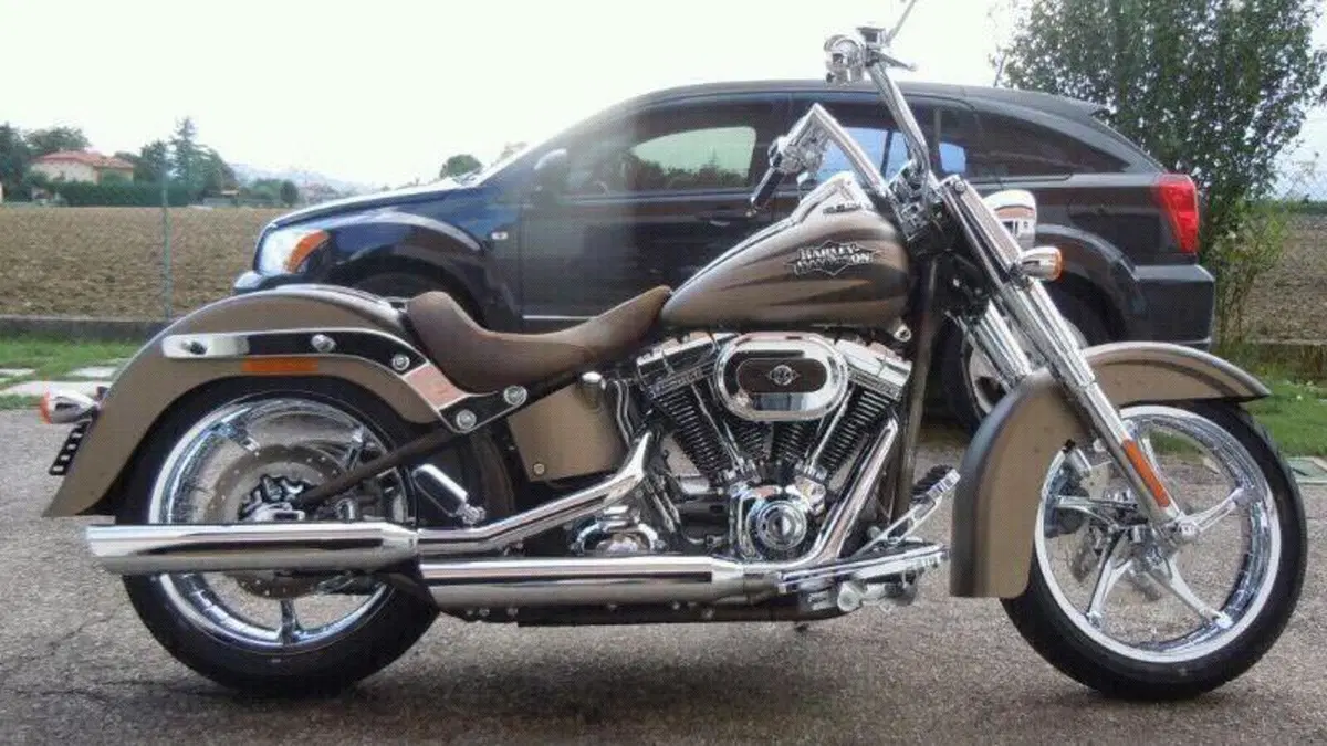 Harley-Davidson 1800 Convertible (2012) - FLSTSE  (18)