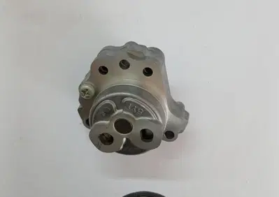 1VJ-13300-00 POMPA OLIO YAMAHA - Annuncio 9901062