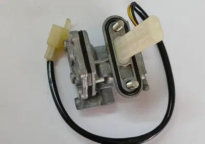 1TX2450000 RUBINETTO BENZINA FJ1200 Yamaha - Annuncio 9901083