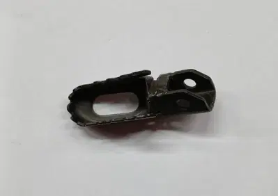 3LD27421000 PEDANA DESTRA DT 125 Yamaha - Annuncio 9901306