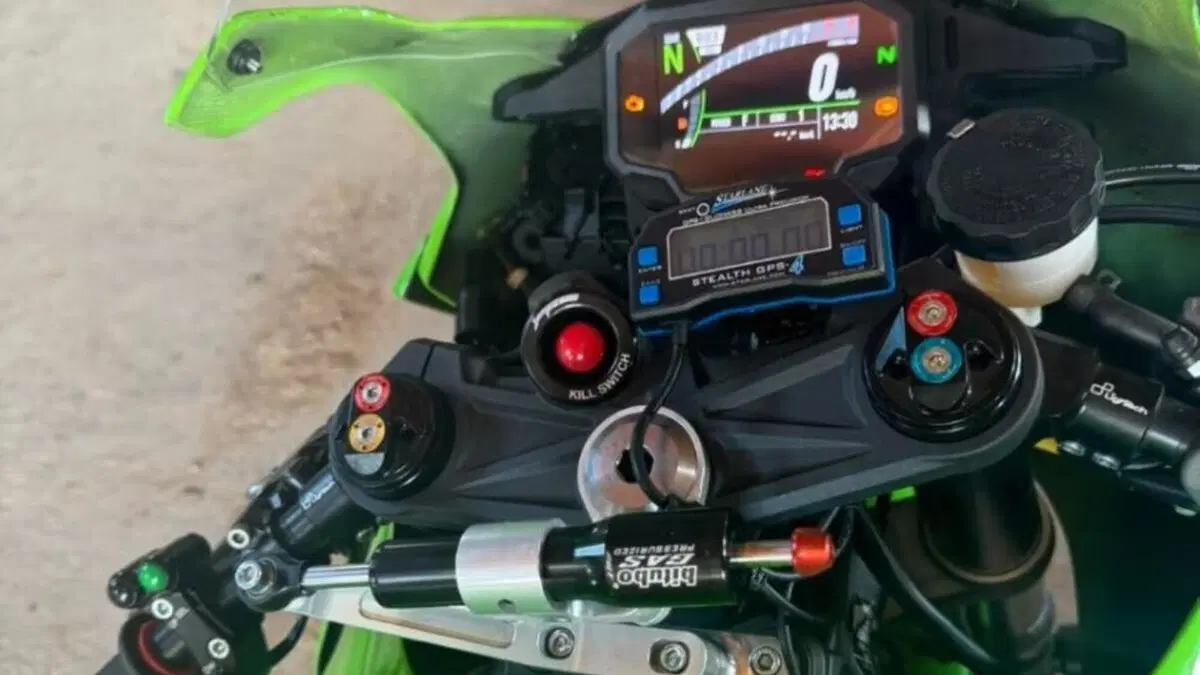 Kawasaki Ninja 636 ZX-6R (2024 - 26)  (2)