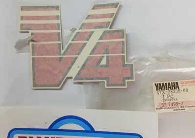 47X2833800 EMBLEMA V4 RD500 Yamaha - Annuncio 9901555