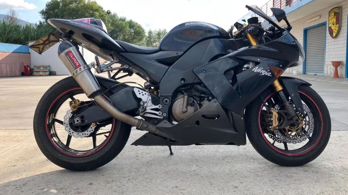 Kawasaki Ninja 1000 ZX-10R (2004 - 05)  (4)