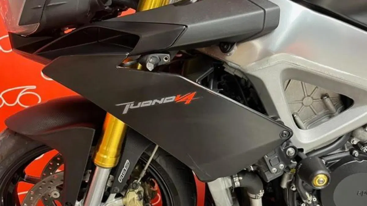 Aprilia Tuono V4 R APRC ABS (2013 - 15)  (9)
