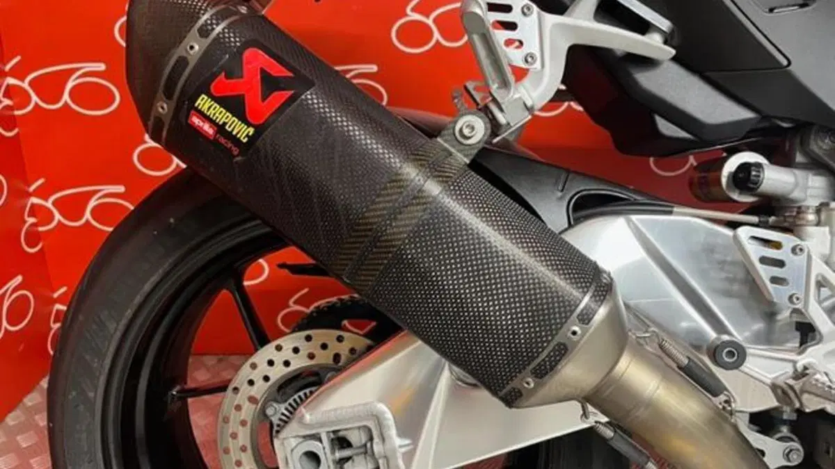 Aprilia Tuono V4 R APRC ABS (2013 - 15)  (5)