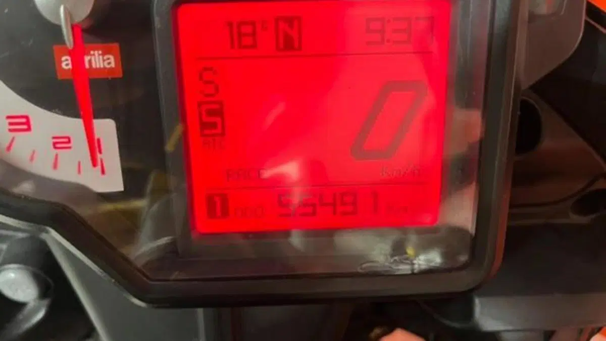 Aprilia Tuono V4 R APRC ABS (2013 - 15)  (2)