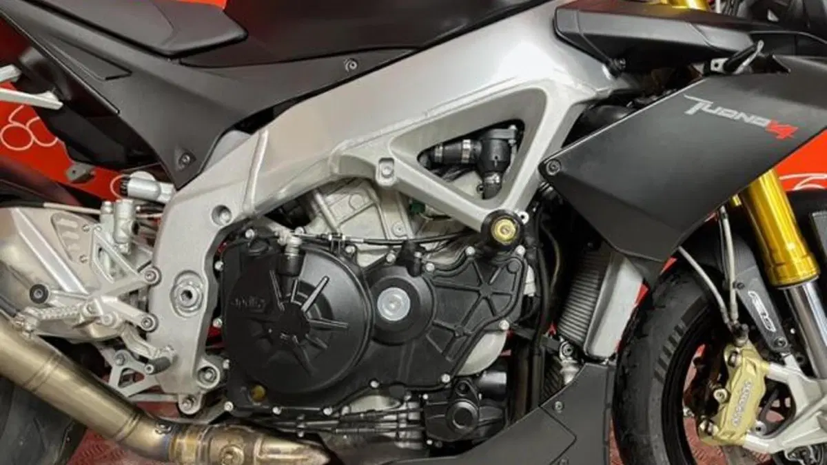 Aprilia Tuono V4 R APRC ABS (2013 - 15)  (6)