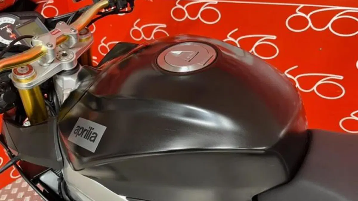 Aprilia Tuono V4 R APRC ABS (2013 - 15)  (12)