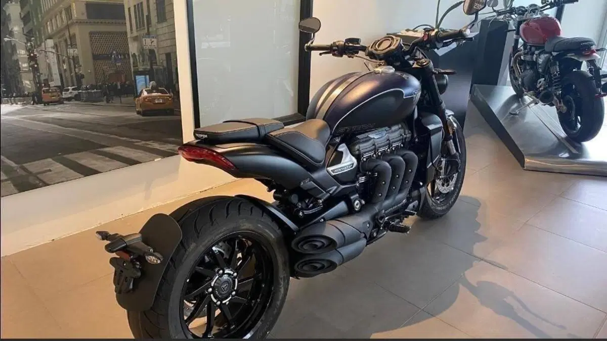 Triumph Rocket 3 Storm R (2024 - 26)  (2)