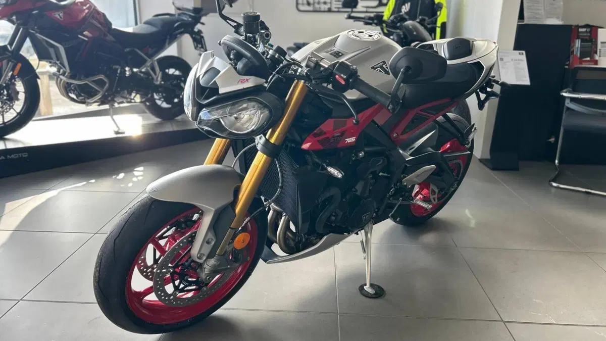 Triumph Street Triple 765 RX (2026)  (4)