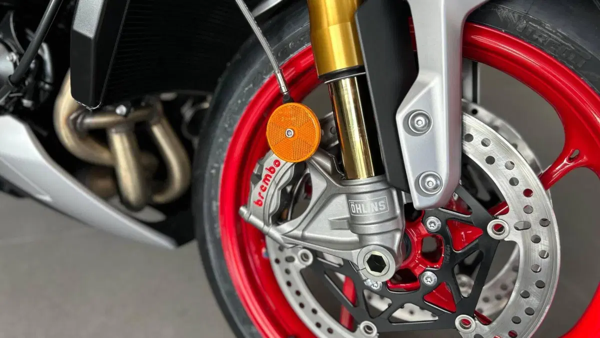 Triumph Street Triple 765 RX (2026)  (5)