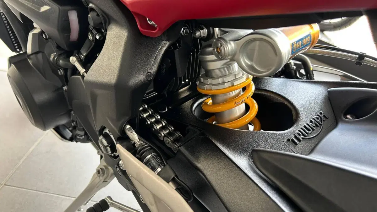 Triumph Street Triple 765 RX (2026)  (8)