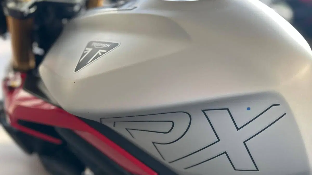 Triumph Street Triple 765 RX (2026)  (9)